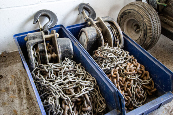 close up of specialist chains used for lifting on mobile crane