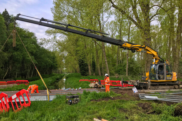 Compact crawler crane clearance