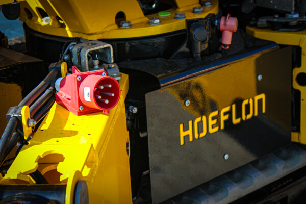hoeflon mobile spider crane with 3 phase electric port for emissions free operation