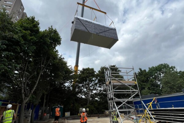 Contract lifting crane solution for modular building installation on construction sites